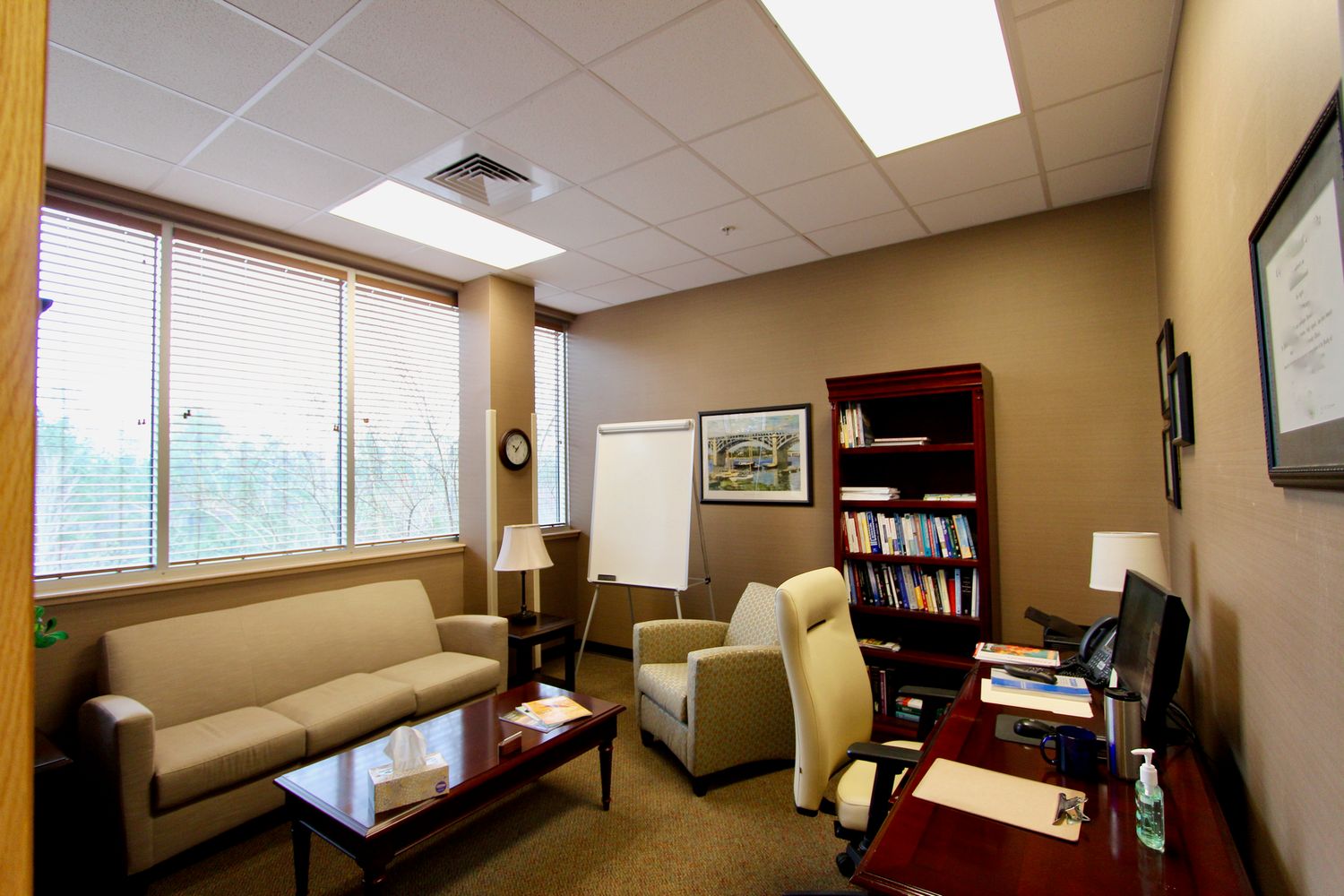 Class A Office/Medical : 2 Southern Point Pkwy, Hattiesburg, MS 39401